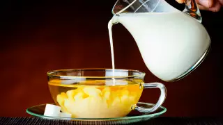 Как улучшить вкус чая с молоком, рассказал британский ученый