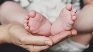 Вице-премьер ответил на предложение увеличить пособие по уходу за ребенком