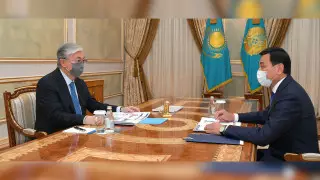 Токаев поручил акиму Нур-Султана организовать массовую вакцинацию