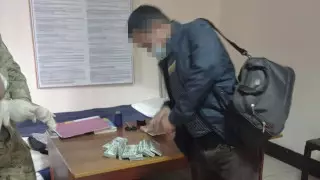 "Заметили нервозность". Узбекистанца с 88 тысячами долларов задержали на границе