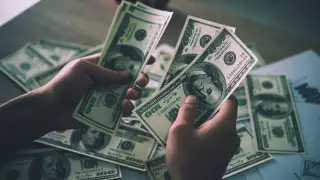 Курс доллара немного вырос