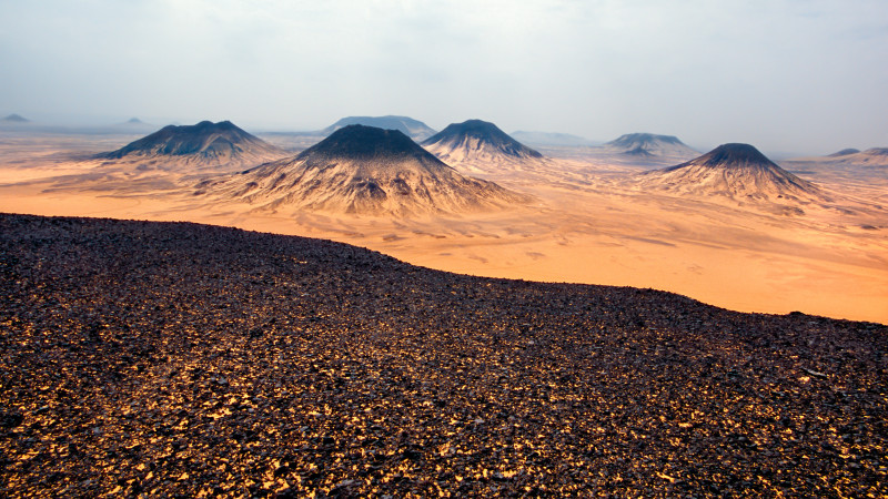 @Shutterstock Черная пустыня