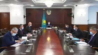 Мамин дал поручение министрам и акимам по вакцинации