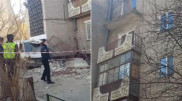 Балкон многоэтажки обрушился в Кокшетау