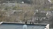 Опасную прогулку детей на крыше многоэтажки засняли в Алматы