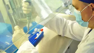 Разработчикам казахстанской вакцины от COVID-19 повысят зарплаты