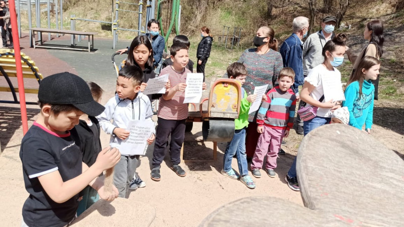 "Не забирайте детство": алматинцы отстояли детскую площадку