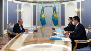 Назарбаев принял Мамина и Смаилова