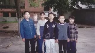 Американец нашел алматинских мальчиков со сделанного им фото спустя 27 лет