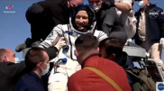 Космонавты покинули приземлившийся в степях Казахстана корабль