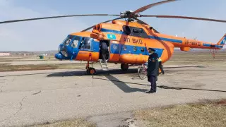 Сломавшего ногу в горах мужчину спасали на вертолете в ВКО