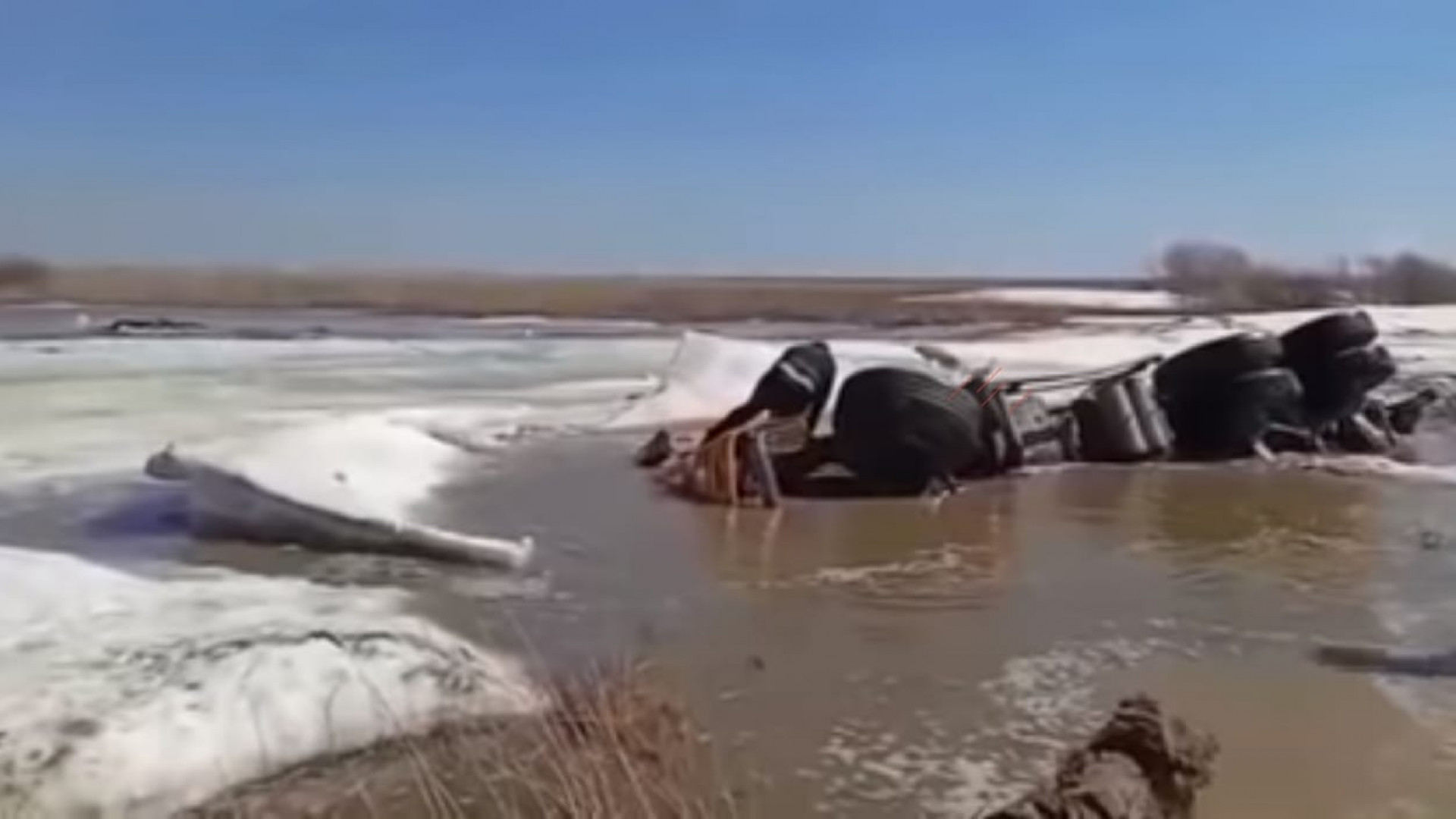 Утонули свободный. Несчастный случай в Уральске Казахстан мальчик утонул.