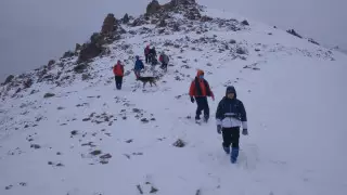 Молния едва не ударила в туристов на пике Шымбулак