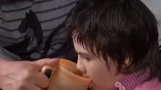 Мать с ребенком-инвалидом вынуждены бросить дом из-за отсутствия воды