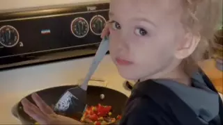 Трехлетний шеф-повар поразил Сеть приготовлением пасты