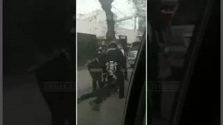 Кадрами захвата наркогруппы у бизнес-центра поделились очевидцы в Алматы