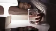 Врач объяснила, почему не стоит пить воду перед сном