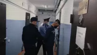 В Актобе двое мужчин убили таксиста и совершили на его машине ДТП