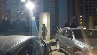 Переговоры со стрелком не дают результата, мужчина отстреливается - полиция Алматы