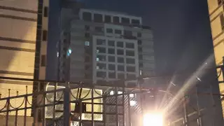 Алматинский стрелок разбил окно и спрыгнул вниз