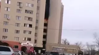 Во время событий в ЖК "Бухар Жырау" на одноименном проспекте в Караганде горела 9-этажка