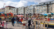 В Атырау продавцы перекочевали на детские площадки
