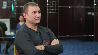 Российский военный корреспондент дал интервью Акмарал Баталовой