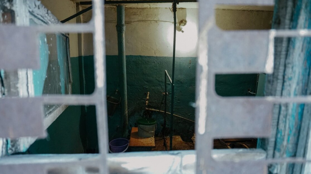 Заключенные в Актау проглотили ручки от ложек в знак протеста