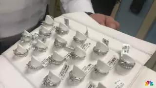 Проводник поезда в США нашел сумку, полную бриллиантовых колец