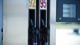 Три человека отравились, спустившись в колодец на АЗС в Алматы