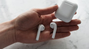 Apple сокращает производство наушников - СМИ