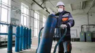 Более 600 баллонов кислорода направили металлурги Актюбинского завода ферросплавов в больницы города