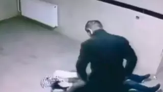 В Актобе задержали подозреваемого в избиении женщины в подъезде