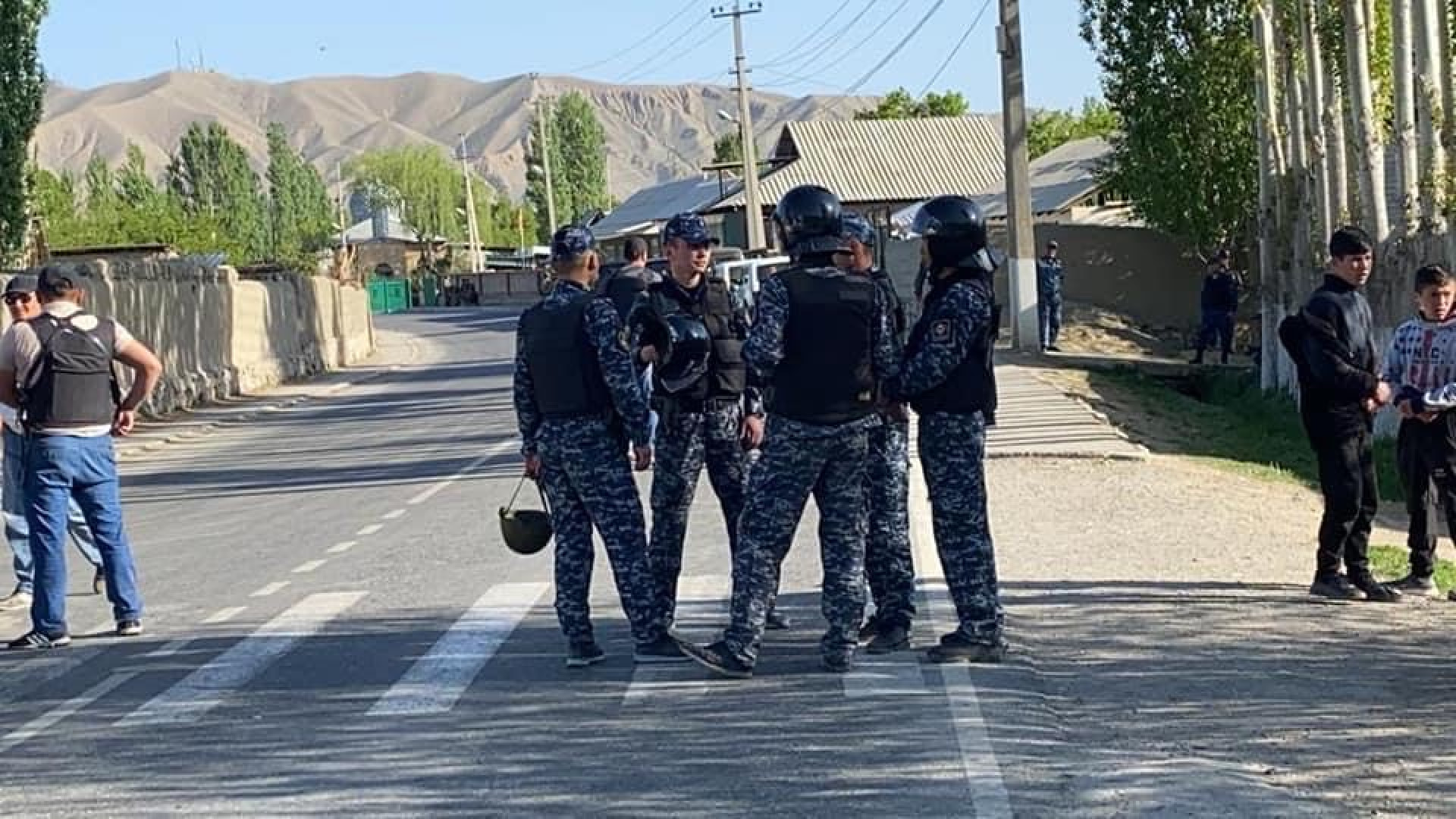 Нас трое и один ранен а скажут что нас было четверо