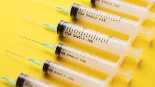 Казахстанцев в Сети снова пугают "законом об обязательной вакцинации"