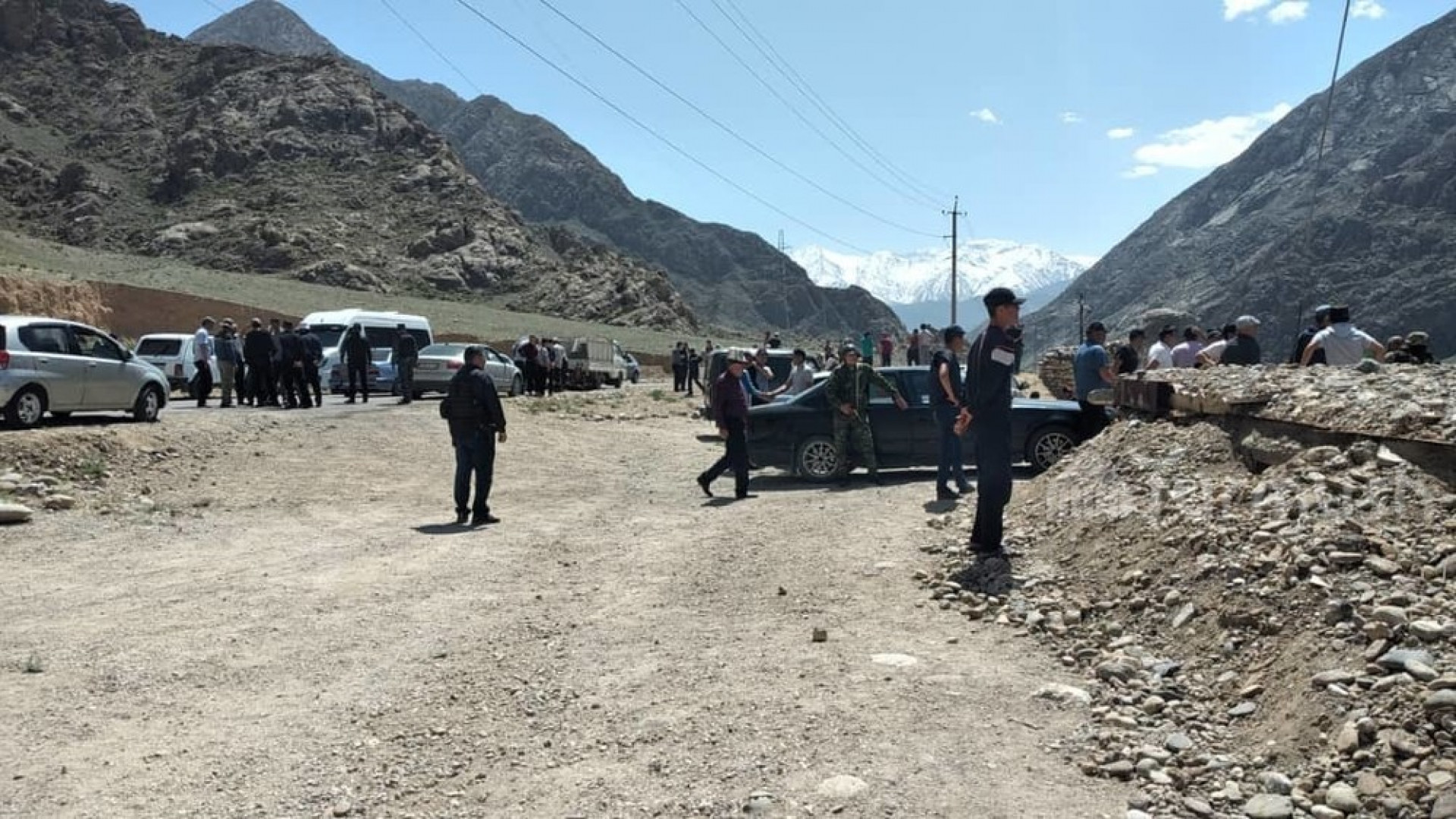 Таджикские власти. Конфликт между Киргизией и Таджикистаном. Кыргызстан Таджикистан граница конфликт. Граница Киргизии и Таджикистана.