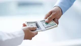 Высокопоставленного павлодарского чиновника подозревают в получении крупной взятки