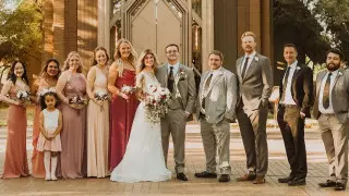 "Я все равно их больше не увижу". Женщина выбрала в подружки невесты 5 незнакомок