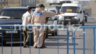 Пробка образовалась из-за блокпостов в ЗКО