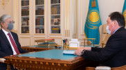Токаев поручил Мамину не снижать темпов вакцинации
