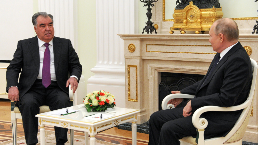 Эмомали Рахмон и Владимир Путин на встрече в Кремле. © Reuters