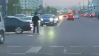 Подросток регулировал перекресток в Нур-Султане