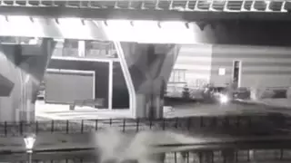 Спасение астанчанина, бросившегося с моста, попало на видео