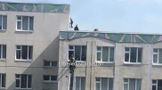 "Дети прыгают из окон". Появились видео нападения на школу в Казани