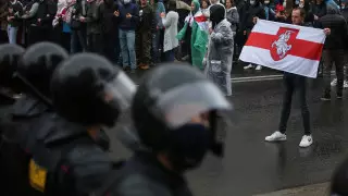 Лукашенко разрешил силовикам применять боевую технику во время беспорядков