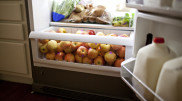 Названы продукты, которые нельзя хранить в холодильнике