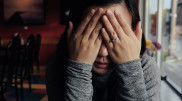 "Насилует с 8 лет": мать обвинили в защите мучителя дочери