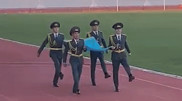 В Минобороны отреагировали на видео с шагающими вразнобой знаменосцами