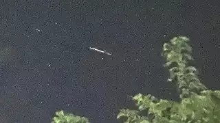 Движущийся "поезд" в ночном небе удивил жителей Байконура