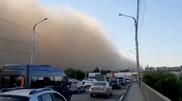 Балкон упал на мужчину из-за пыльной бури в России